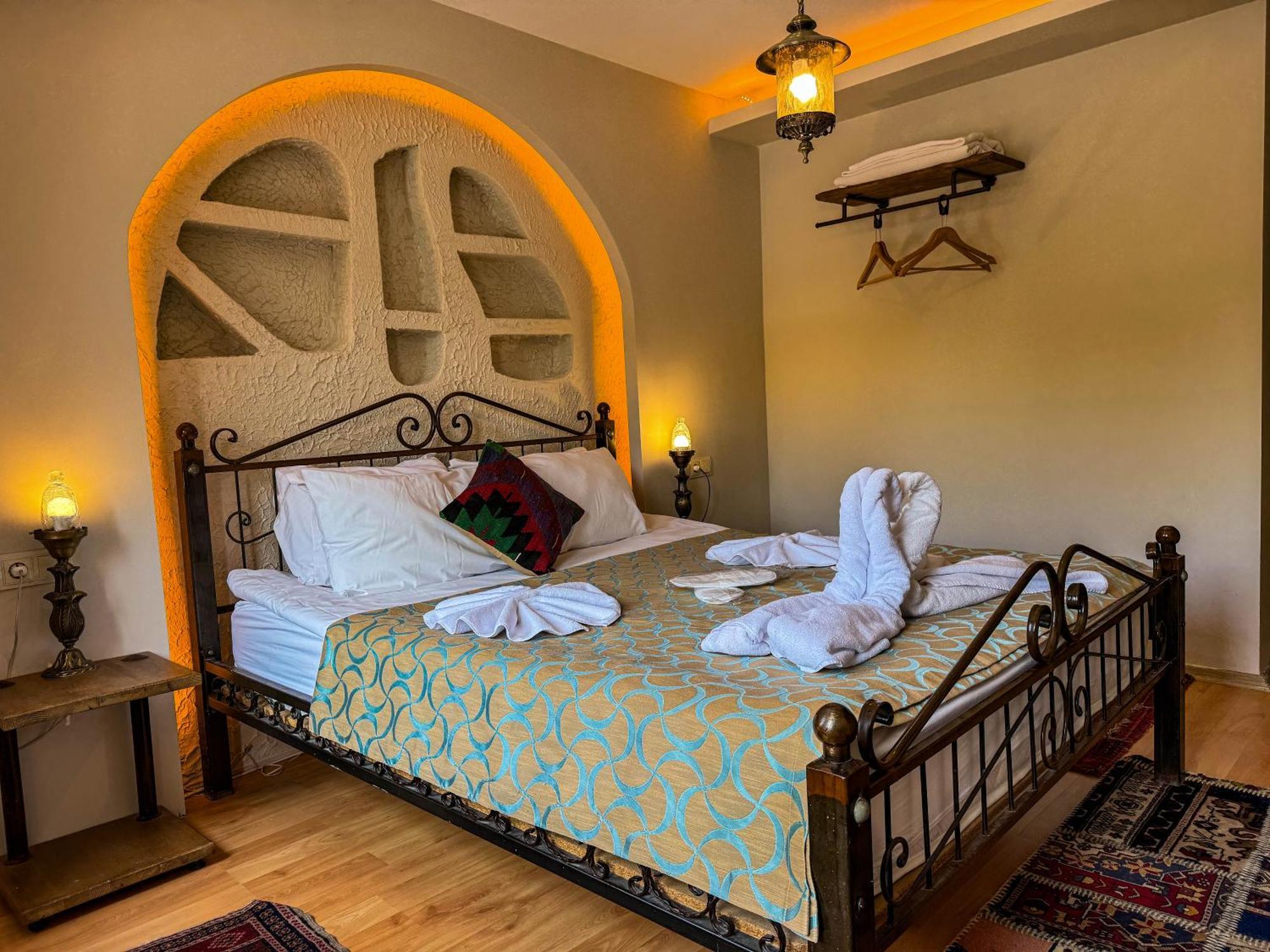 Nomads Cave & Rooftop Hotel
